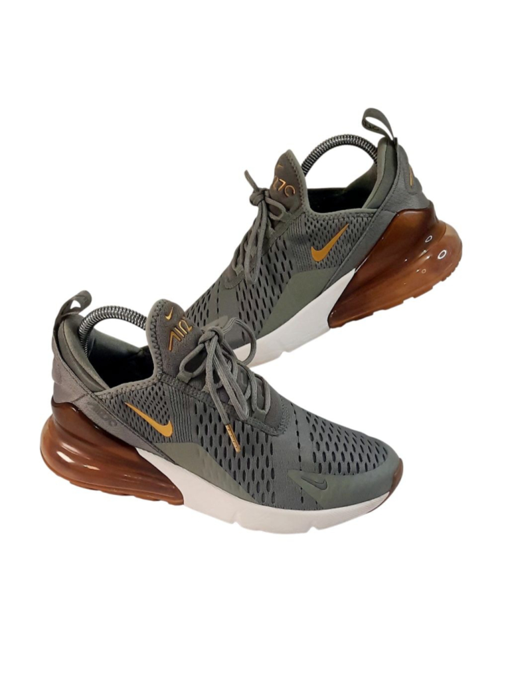 Nike Air Max 270 in Dark
Stucco / Gold Women's Size 8
AV8427-001 - Picture 2 of 6